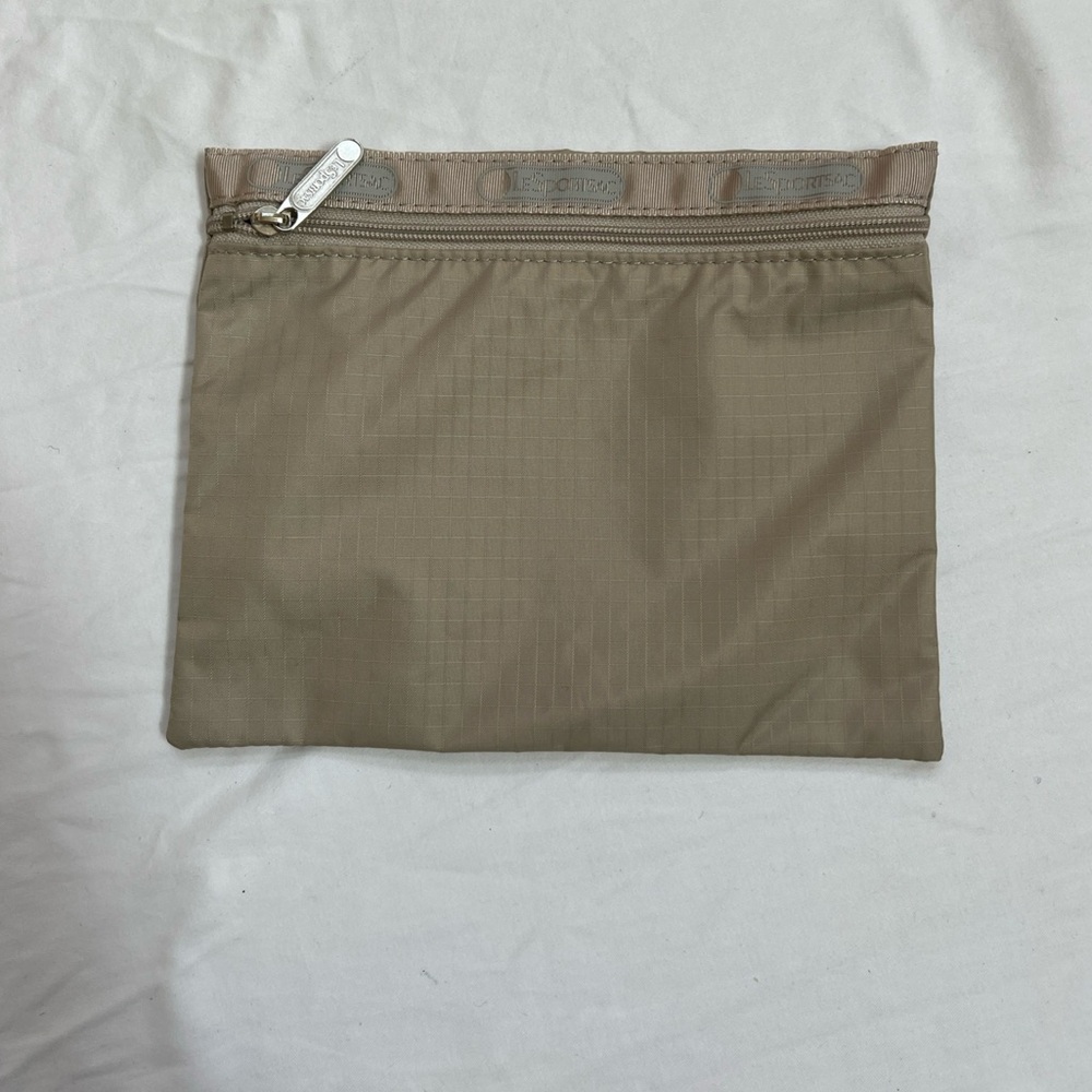 NEW LESPORTSAC Tan Nylon Flat Makeup Cosmetic Travel Bag 8.5" x 7" Zippered Top